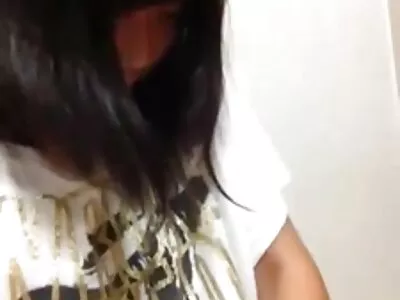 Ryan Conner pega um Creampie na piscina vídeo de pornô de dois homens