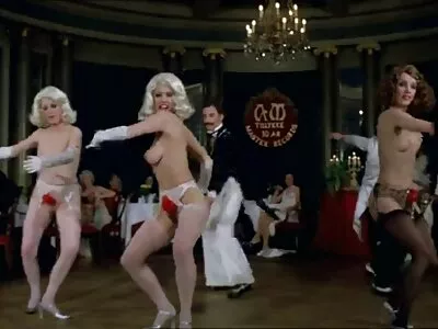 Vídeo Fireside Booty Shake video de sexo homem com homem (Liv Aguilera, Eleana Sin, Bella Nikole Black)