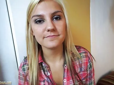 Vídeo Pounding The Pizza Delivery Girl (Liliane) vídeo pornô mulher metendo com cavalo