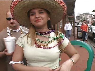 Vídeo A Little 4 On 1 vídeo pornô mulher transando com jumento (Deborah Prat)