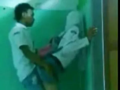 Vídeo Dyke Asylum (Riley vídeo pornô mulher transando com jumento Jensen, Dyanna Lauren)