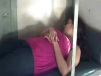 Vídeo Sexsational (Ruby video sexo de mulher com mulher Rayes)